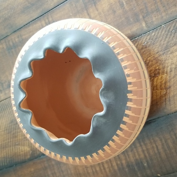 Navajo Native American Pottery Signed Vase - Picture 4 of 4